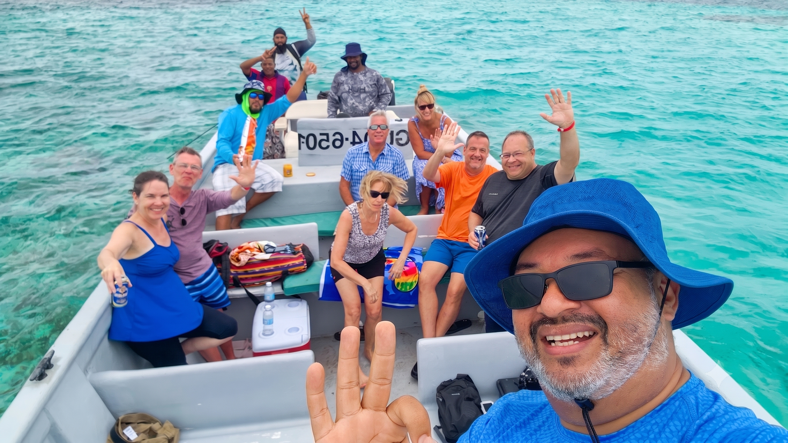 Melvin Flores avec des voyageurs à Pigeon Cay